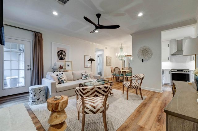 2001 Bering Drive 7L, Houston, TX 77057