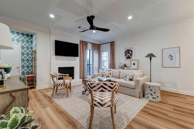 2001 Bering Drive 7L, Houston, TX 77057