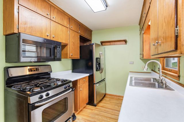 1562 Hoyt Avenue E, Saint Paul, MN 55106