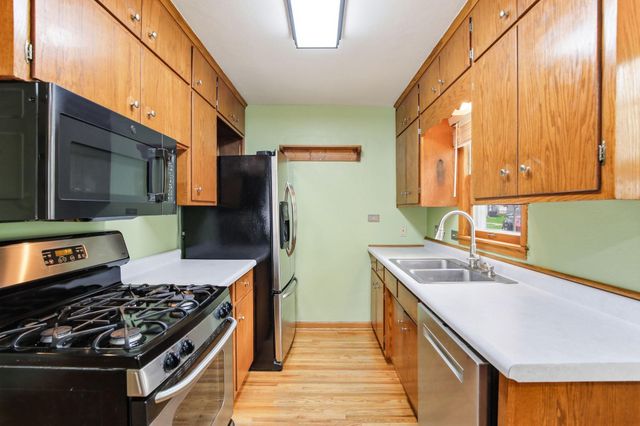 1562 Hoyt Avenue E, Saint Paul, MN 55106