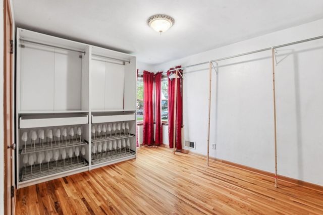 1562 Hoyt Avenue E, Saint Paul, MN 55106