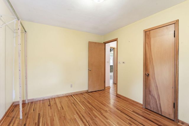 1562 Hoyt Avenue E, Saint Paul, MN 55106