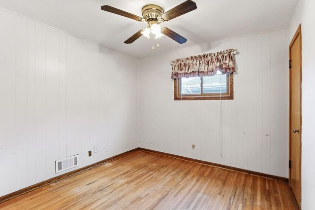 1562 Hoyt Avenue E, Saint Paul, MN 55106