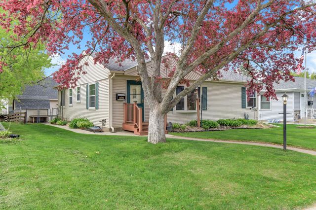 1562 Hoyt Avenue E, Saint Paul, MN 55106