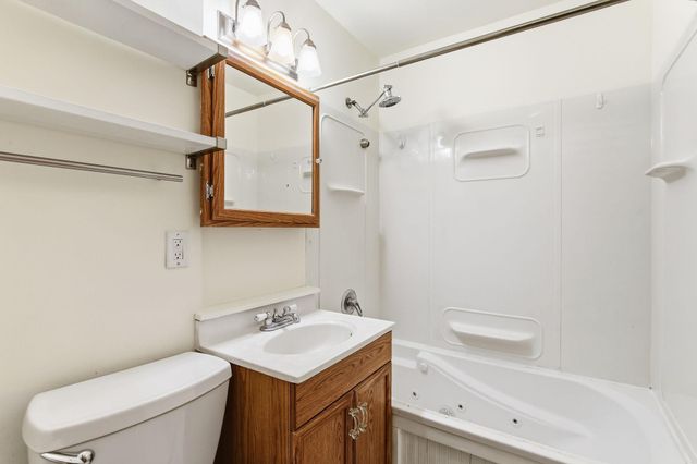 1562 Hoyt Avenue E, Saint Paul, MN 55106