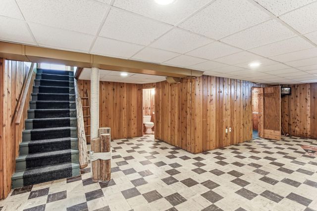 1562 Hoyt Avenue E, Saint Paul, MN 55106