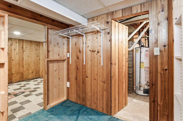 1562 Hoyt Avenue E, Saint Paul, MN 55106
