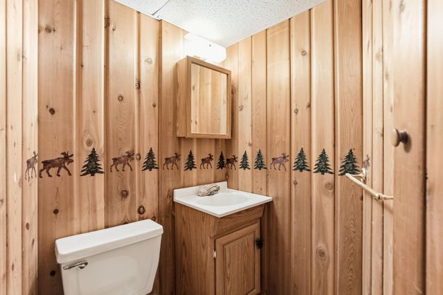 1562 Hoyt Avenue E, Saint Paul, MN 55106