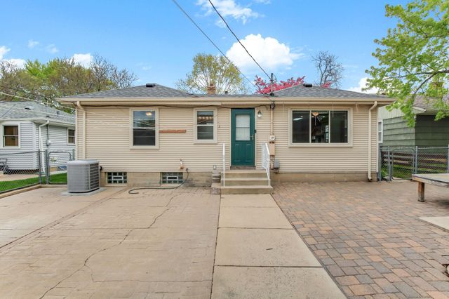 1562 Hoyt Avenue E, Saint Paul, MN 55106