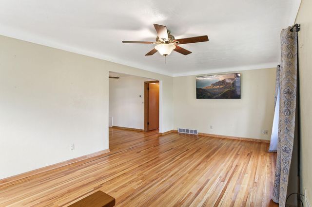 1562 Hoyt Avenue E, Saint Paul, MN 55106