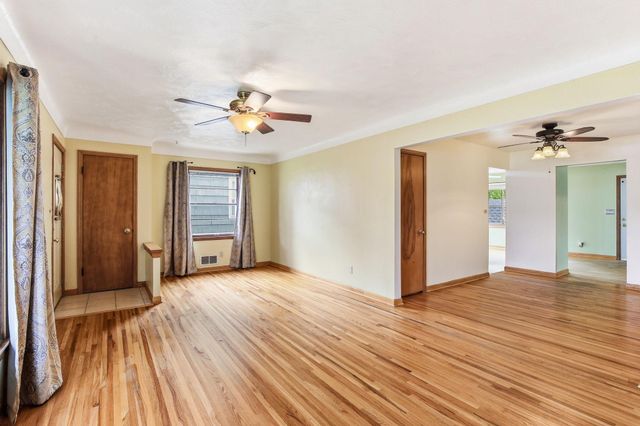 1562 Hoyt Avenue E, Saint Paul, MN 55106