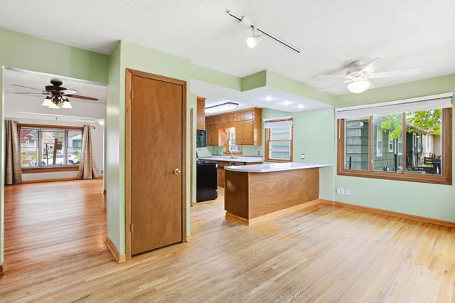 1562 Hoyt Avenue E, Saint Paul, MN 55106