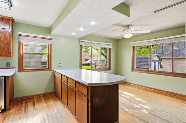 1562 Hoyt Avenue E, Saint Paul, MN 55106