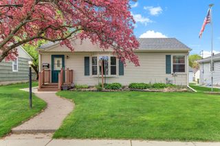 1562 Hoyt Avenue E, Saint Paul, MN 55106