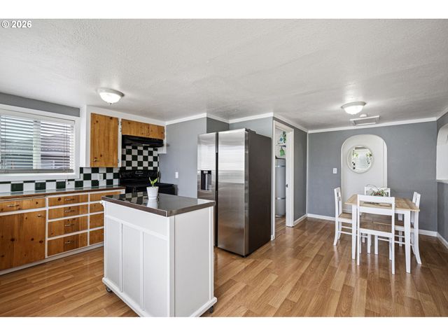 2207 WILLONA Dr, Eugene, OR 97408