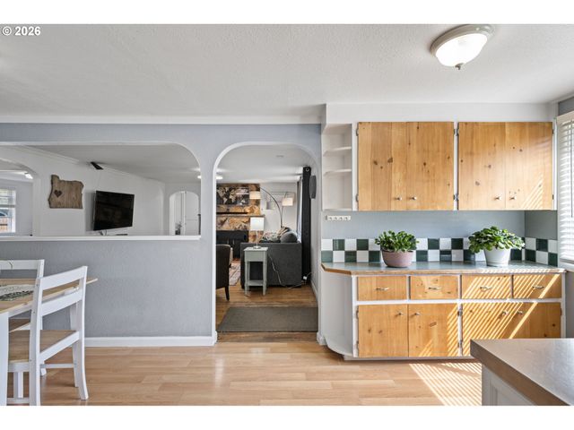 2207 WILLONA Dr, Eugene, OR 97408