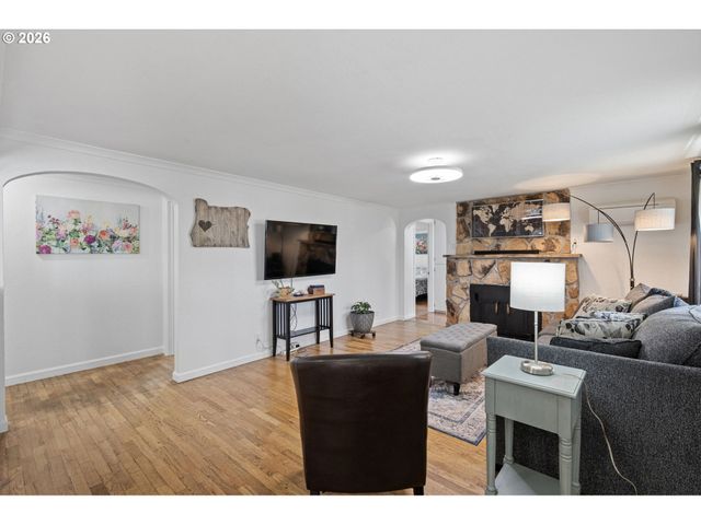 2207 WILLONA Dr, Eugene, OR 97408