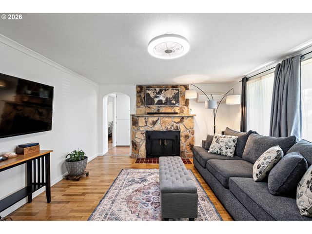 2207 WILLONA Dr, Eugene, OR 97408