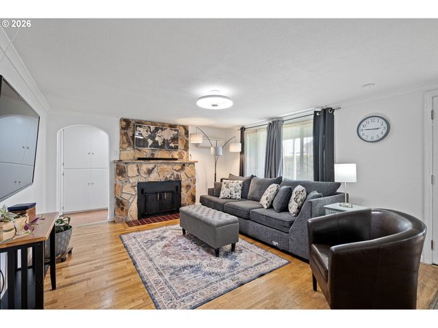 2207 WILLONA Dr, Eugene, OR 97408