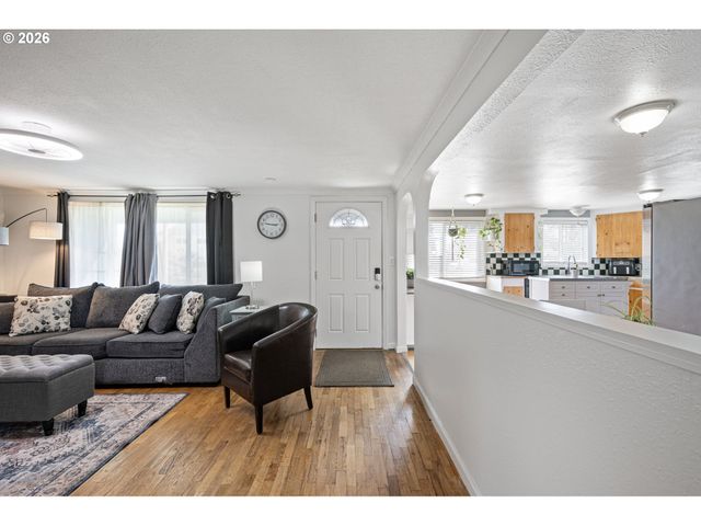 2207 WILLONA Dr, Eugene, OR 97408