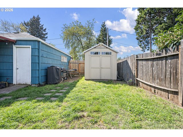 2207 WILLONA Dr, Eugene, OR 97408