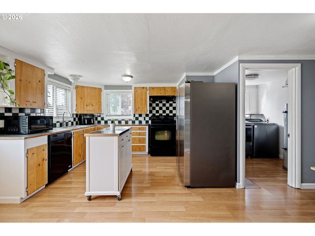 2207 WILLONA Dr, Eugene, OR 97408