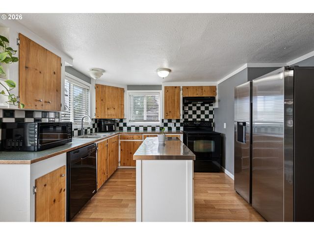 2207 WILLONA Dr, Eugene, OR 97408