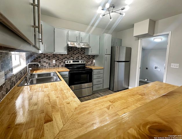 806 N Adams St., Beeville, TX 78102