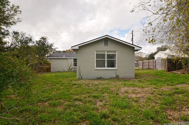 806 N Adams St., Beeville, TX 78102