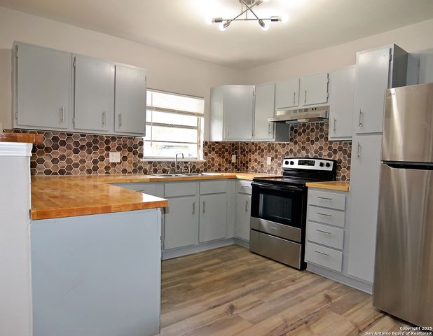 806 N Adams St., Beeville, TX 78102