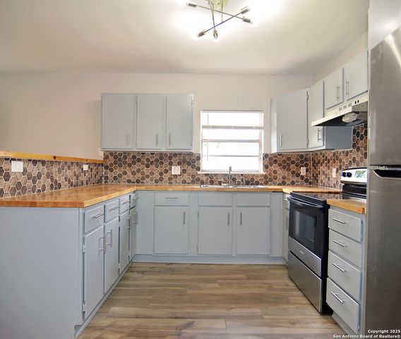 806 N Adams St., Beeville, TX 78102