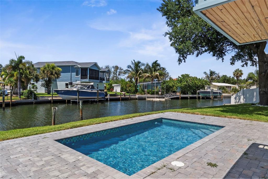 Image 2 of property listing at 10016 KINGFISHER ROAD E, Bradenton, FL 34209