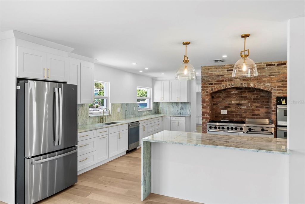 Image 16 of property listing at 10016 KINGFISHER ROAD E, Bradenton, FL 34209