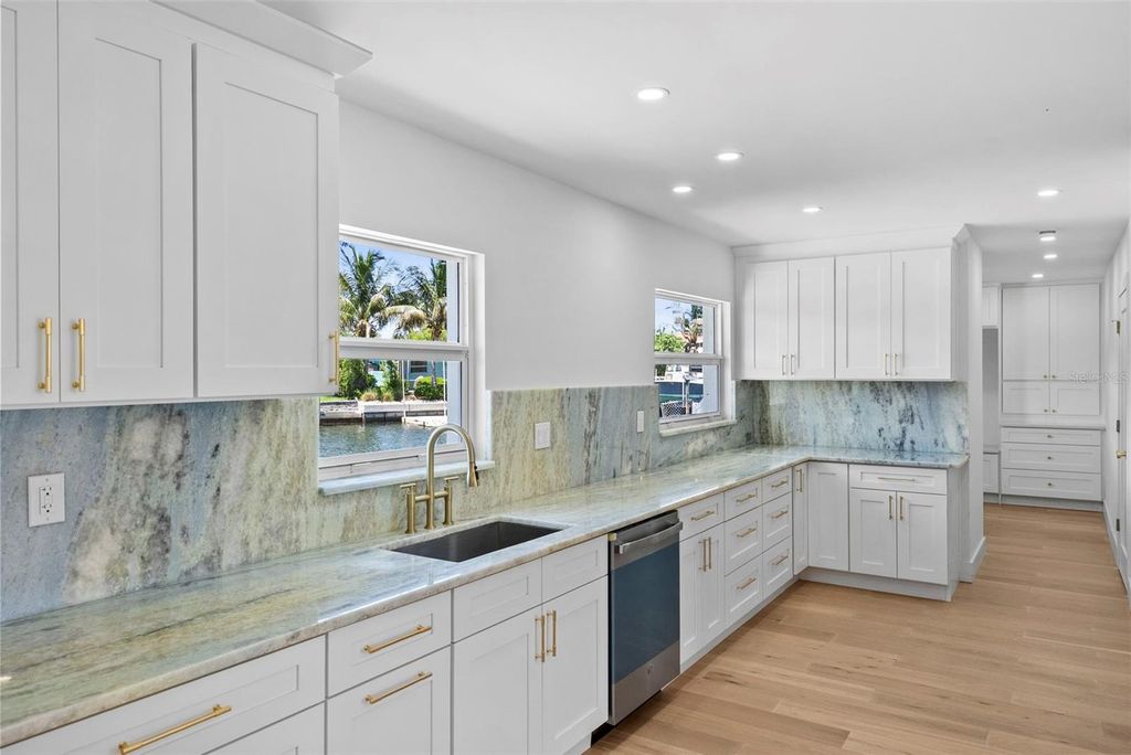 Image 18 of property listing at 10016 KINGFISHER ROAD E, Bradenton, FL 34209