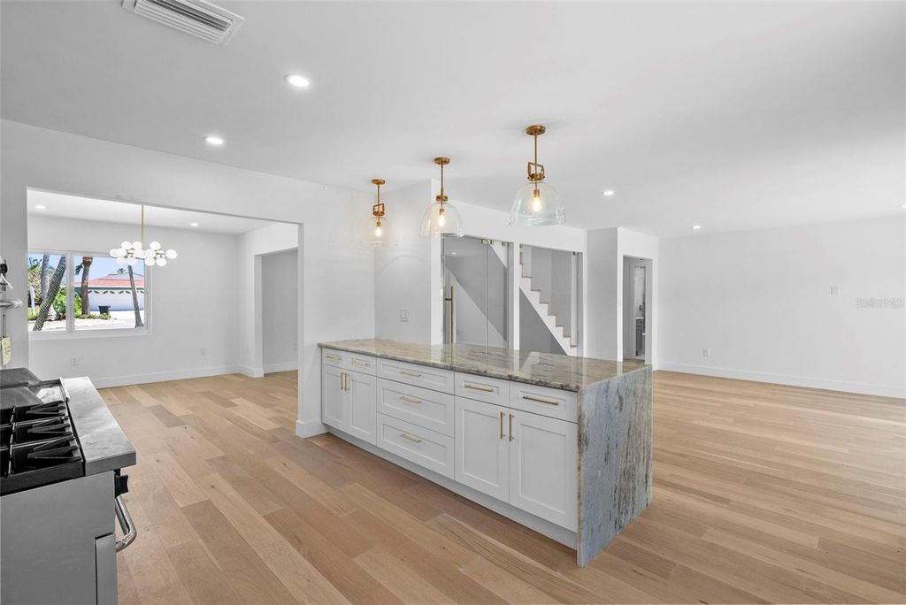 Image 20 of property listing at 10016 KINGFISHER ROAD E, Bradenton, FL 34209