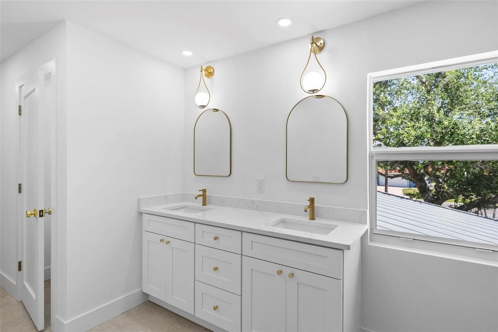Image 47 of property listing at 10016 KINGFISHER ROAD E, Bradenton, FL 34209