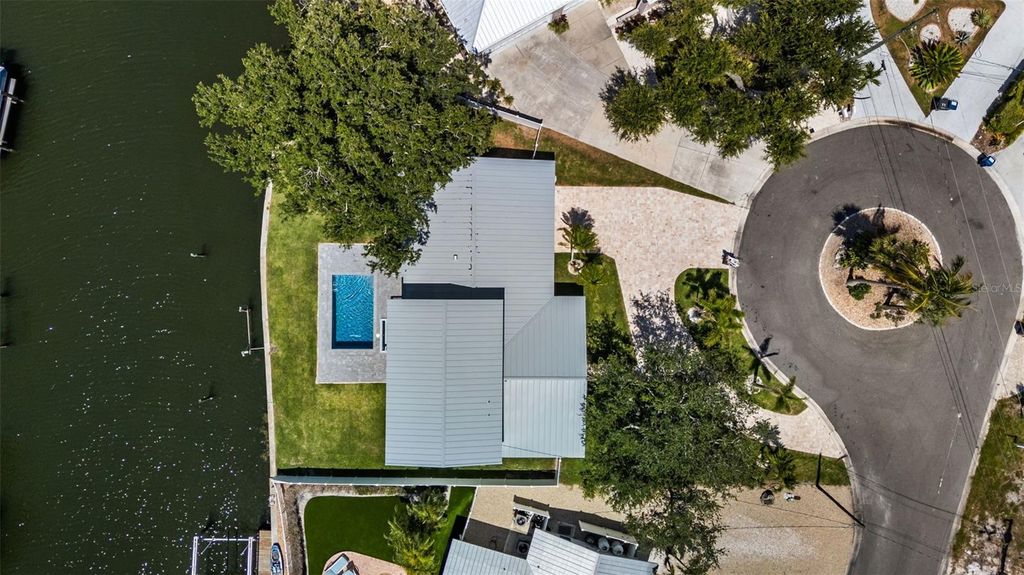 Image 50 of property listing at 10016 KINGFISHER ROAD E, Bradenton, FL 34209
