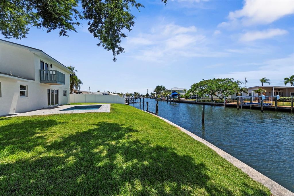 Image 51 of property listing at 10016 KINGFISHER ROAD E, Bradenton, FL 34209