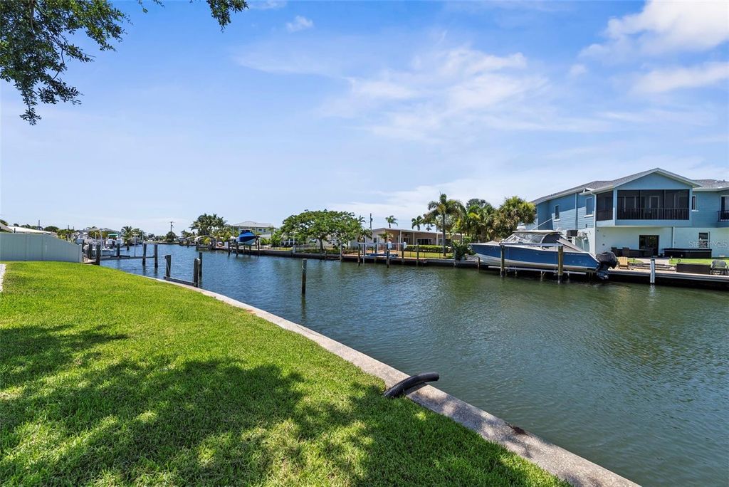 Image 56 of property listing at 10016 KINGFISHER ROAD E, Bradenton, FL 34209