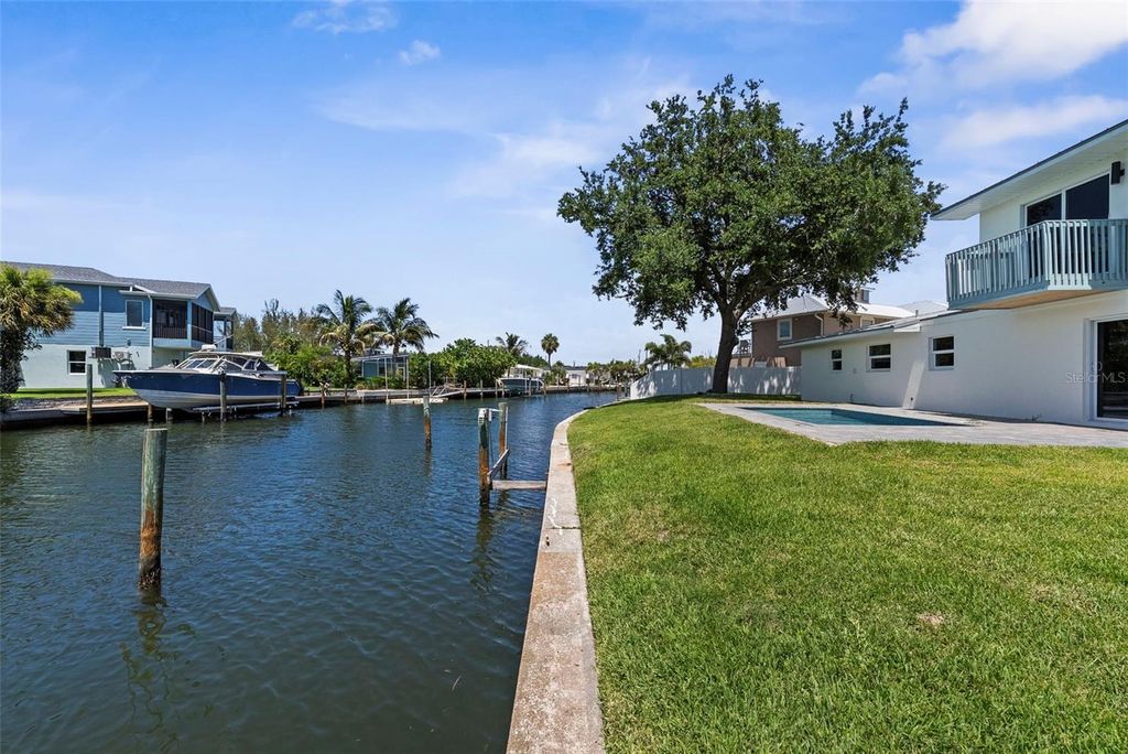 Image 57 of property listing at 10016 KINGFISHER ROAD E, Bradenton, FL 34209