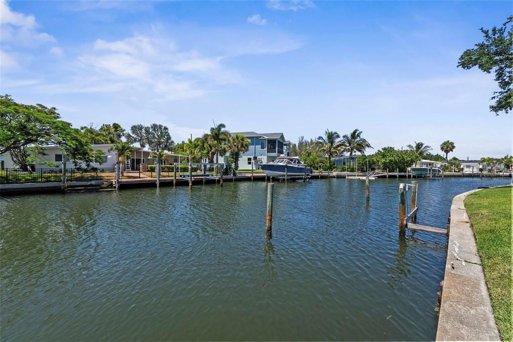 Image 58 of property listing at 10016 KINGFISHER ROAD E, Bradenton, FL 34209