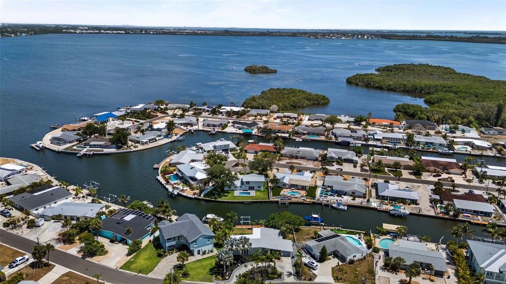Image 63 of property listing at 10016 KINGFISHER ROAD E, Bradenton, FL 34209