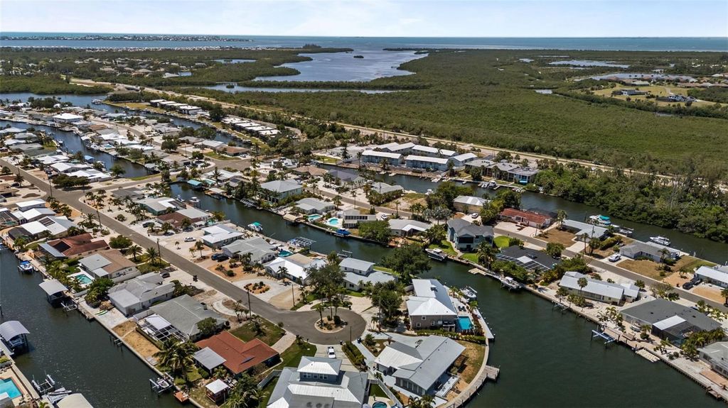 Image 65 of property listing at 10016 KINGFISHER ROAD E, Bradenton, FL 34209