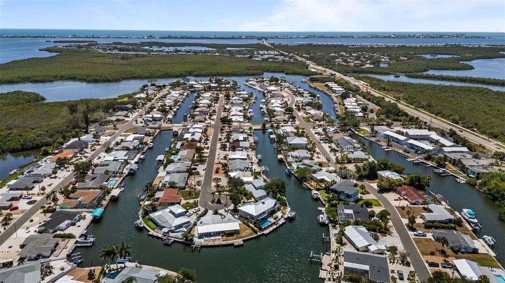 Image 68 of property listing at 10016 KINGFISHER ROAD E, Bradenton, FL 34209