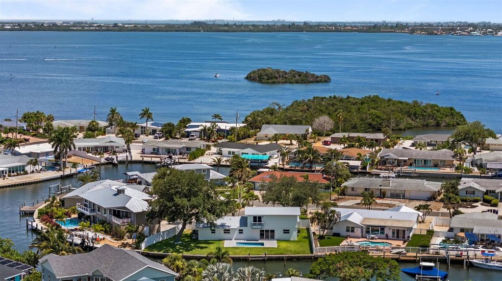 Image 70 of property listing at 10016 KINGFISHER ROAD E, Bradenton, FL 34209