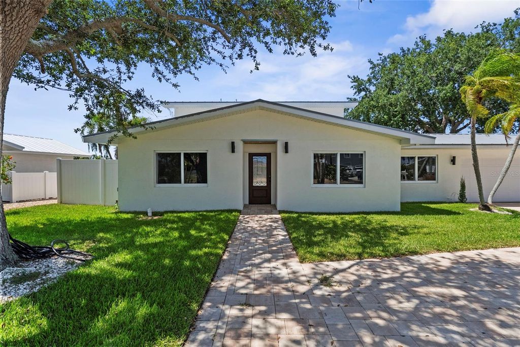 Image 77 of property listing at 10016 KINGFISHER ROAD E, Bradenton, FL 34209
