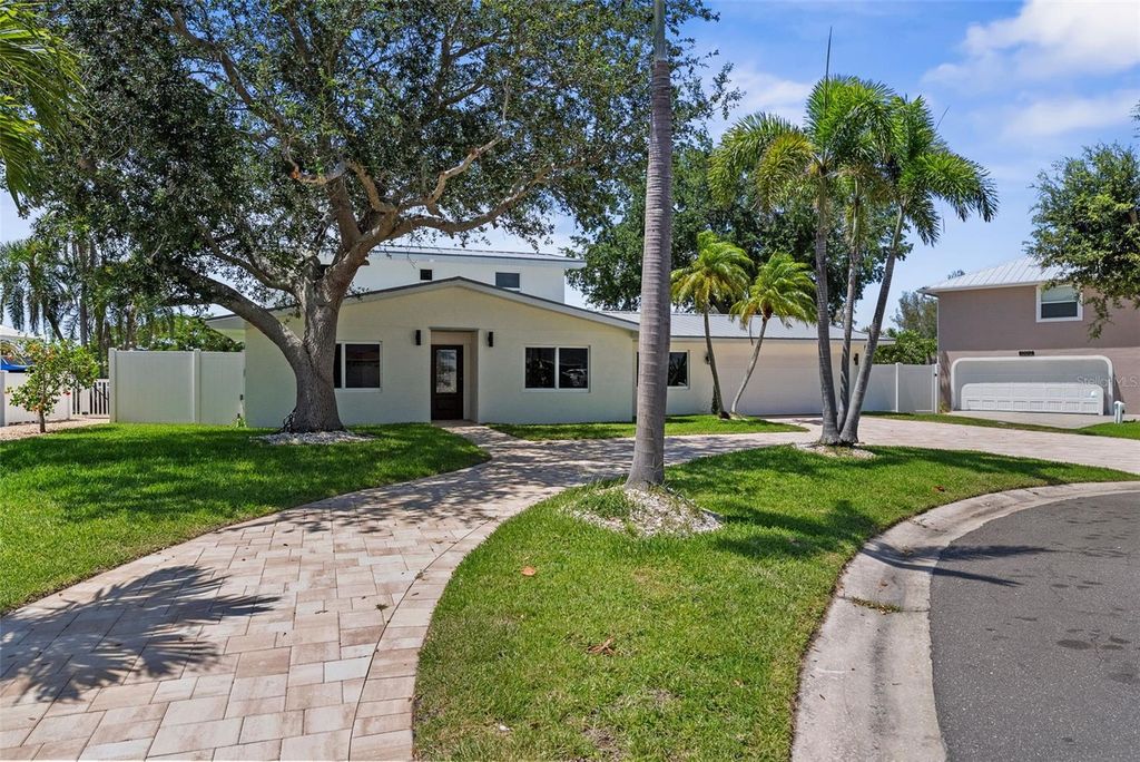 Image 78 of property listing at 10016 KINGFISHER ROAD E, Bradenton, FL 34209