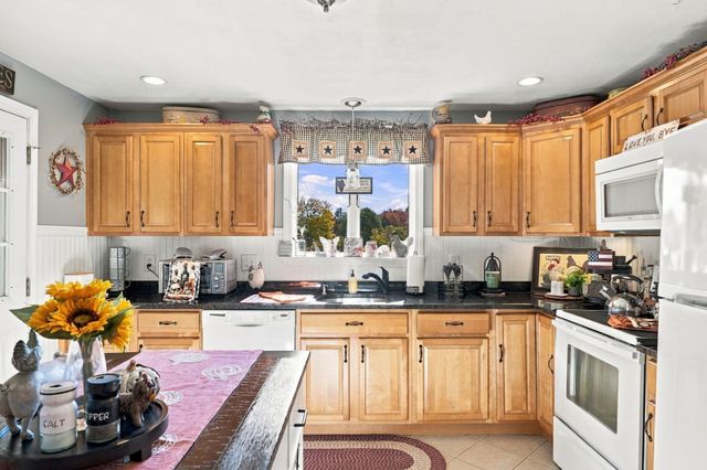 77 Summer St, Rehoboth, MA 02769