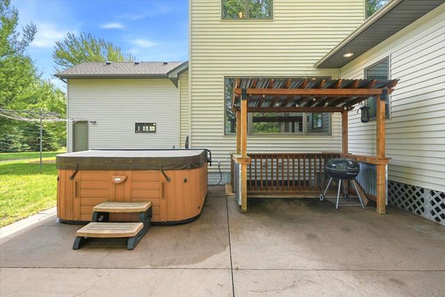 964 Fraser Lane, Hudson, WI 54016