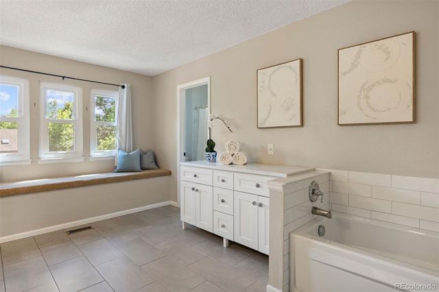 3085 E Hinsdale Avenue, Centennial, CO 80122